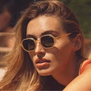 NWOT L.G.R Chic Sunglasses